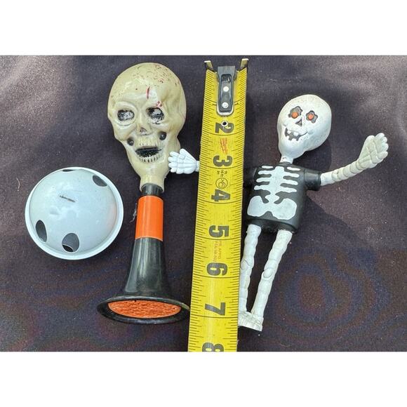Vtg HALLOWEEN SPOOKY HORN & Hallmark Skeleton -Horn Makes Small Noise - Picture 2 of 9